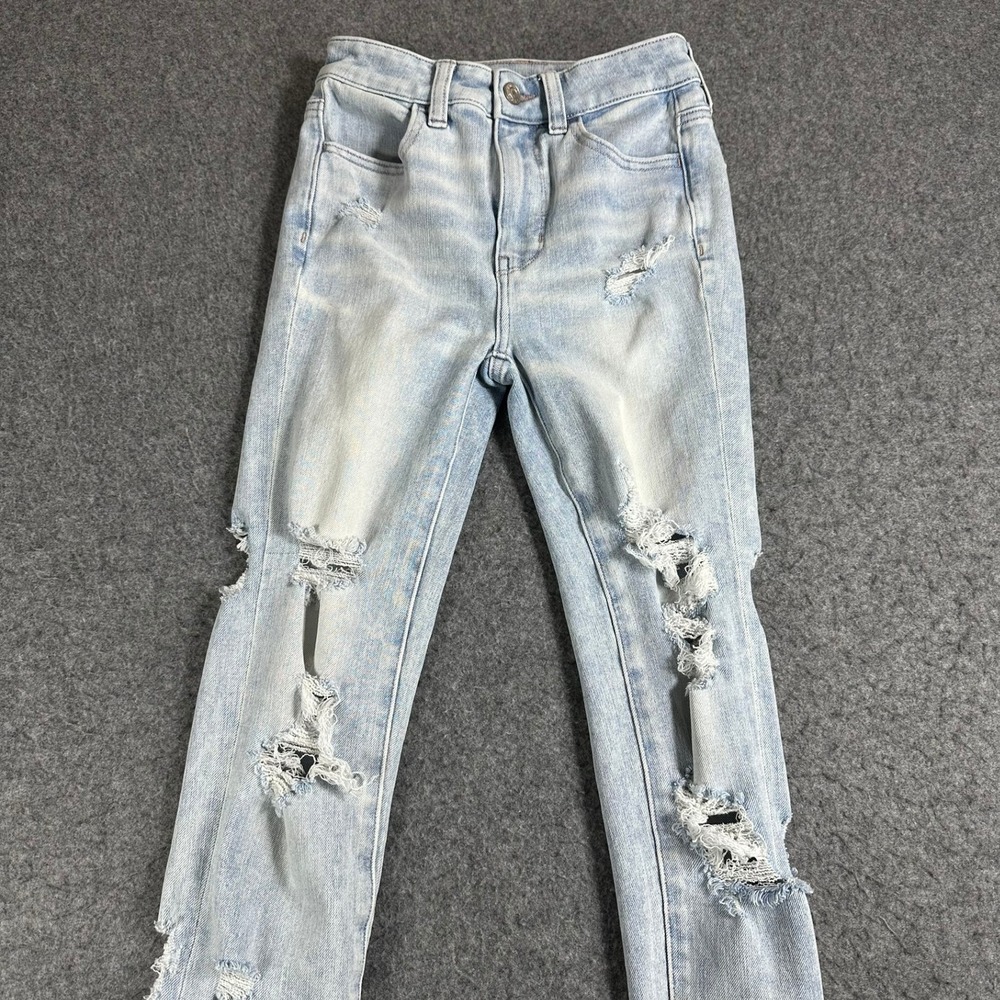 American Eagle Women's Light Wash Distressed Skinny Jeans Size‎ 000 The Dream